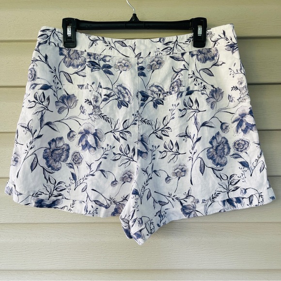 Cynthia Rowley 100% Linen Blue and White Floral Cuffed Shorts Size 12 - Picture 4 of 9
